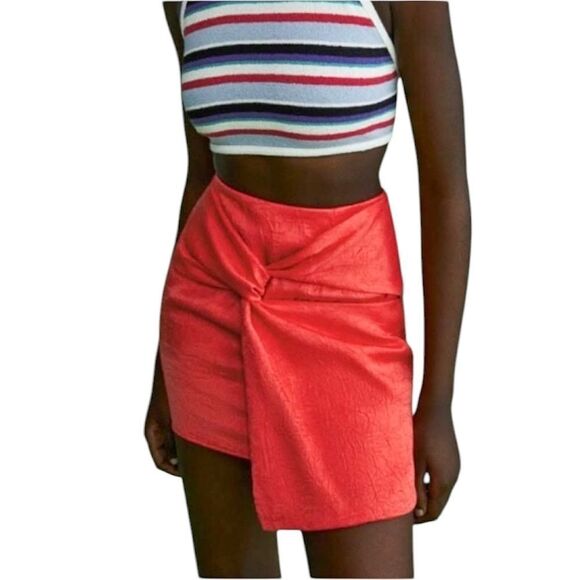 ZARA Coral Red Sateen Mini Skirt with Knot Detail Bloggers Fave Size XS - Picture 1 of 8